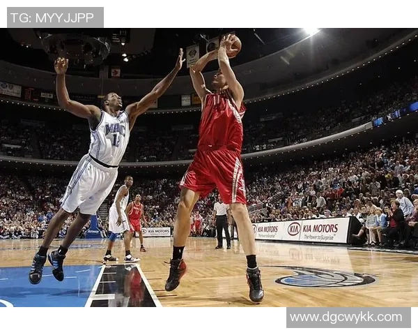 袖珍小姚明的篮球梦想与成长之路:从身高限制到无限可能的奋斗故事